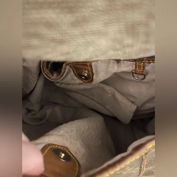 Louis Vuitton Monogram Galleria Pm - Picture 10 of 16